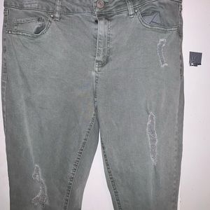 NWOT. Refuge jeans. 8